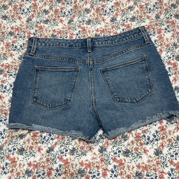 Universal Thread Shorts - Picture 2 of 2